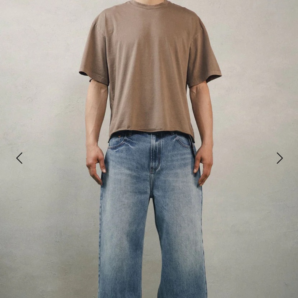 Elwood Oversized Crop Core Tee